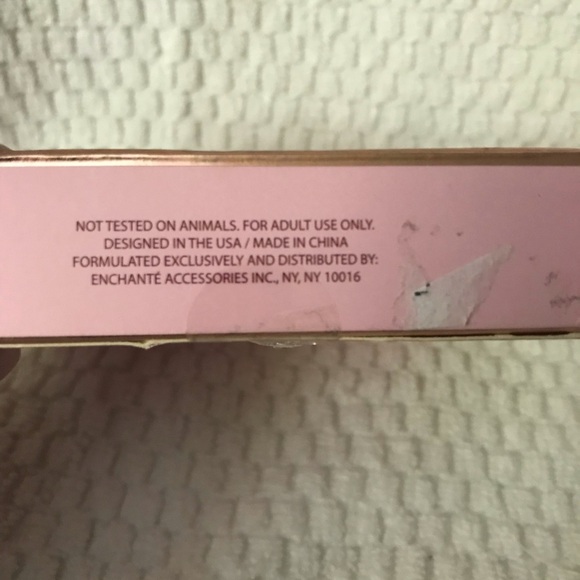 Ellen Tracy lip balm - Picture 7 of 7